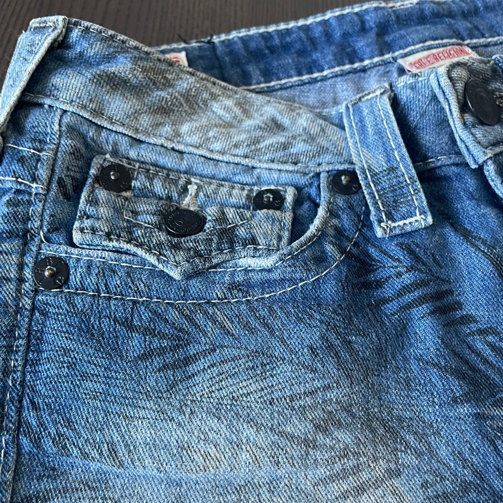 True Religion Shorts - Picture 7 of 8